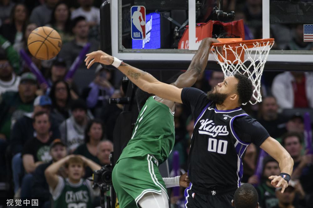 球迷中引起 球迷中引起