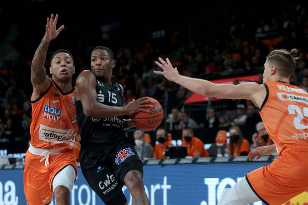 们在激烈竞 们在激烈竞